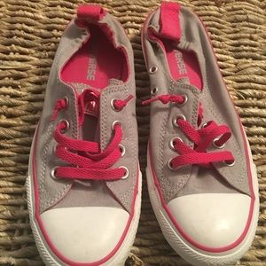 Converse with the elastic at back